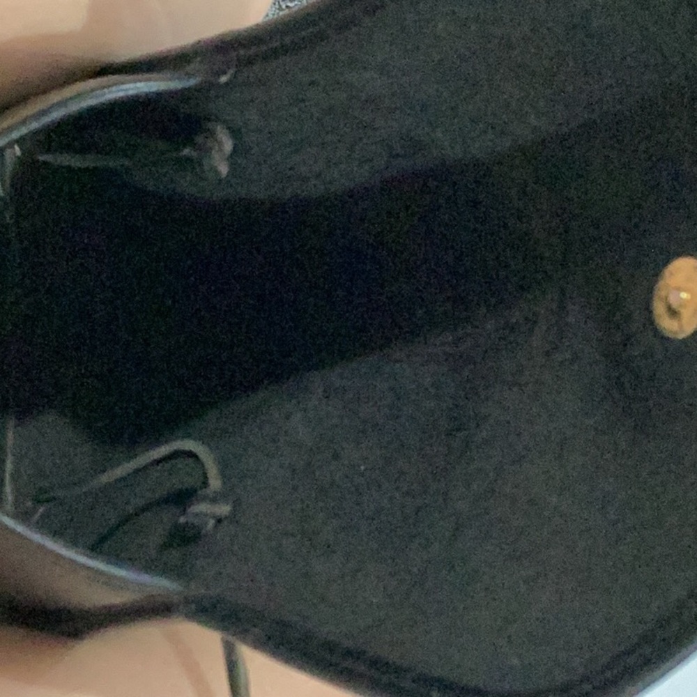 Black Leather Crossbody Bag with Structured Design - Picture 8 of 8